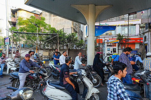 India weighs fuel price hike to shield forex reserves  Bloomberg