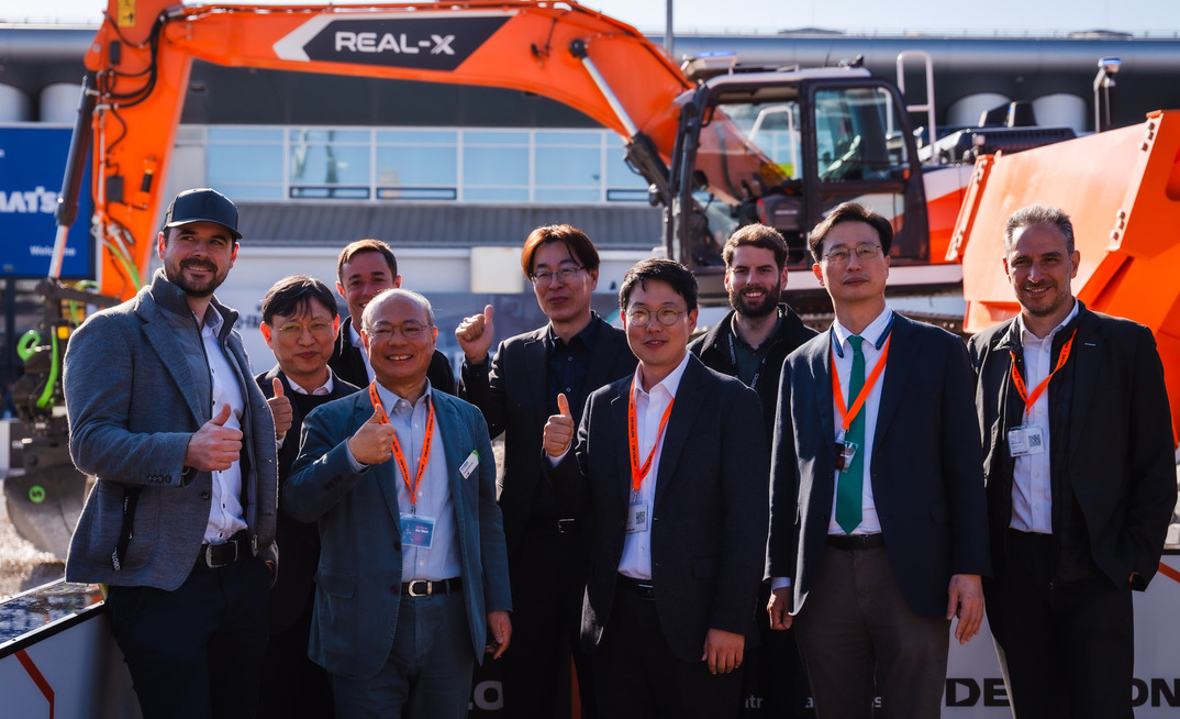 Develon’s next level in autonomous working, Real X was shown at Bauma, which allows the latest smart Develon crawler excavators to carry out a full suite of autonomous tasks 