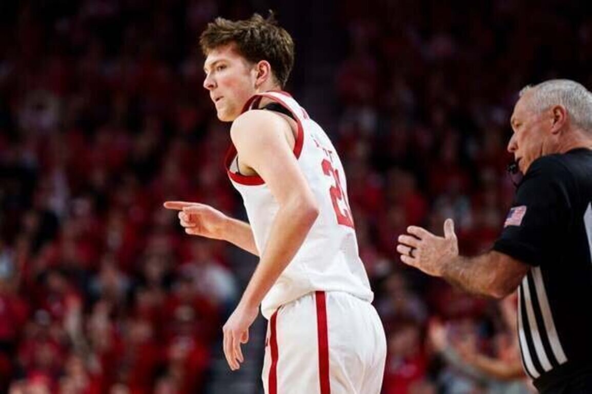 Pryce Sandfort hits 6 3s as No. 7 Nebraska defeats Northwestern