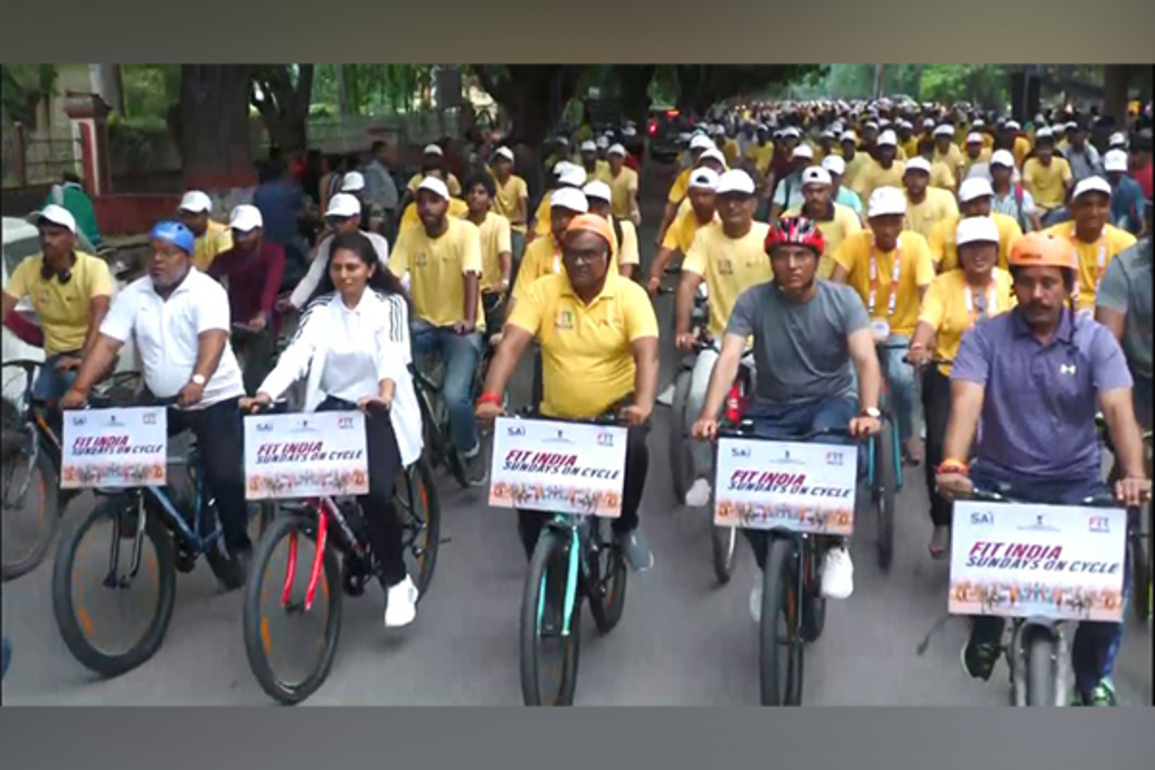 Union Minister Mansukh Mandaviya leads 'Fit India Sundays on Cycle' campaign in Varanasi