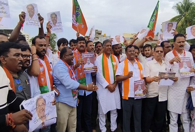 Karnataka: BJP holds protest demanding CM Siddaramaiah's resignation after HC's verdict on MUDA scam