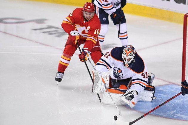 Oilers overtake Flames to level series at 1-1