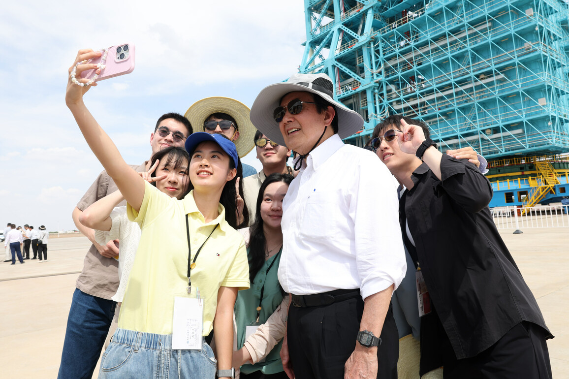 CHINA-JIUQUAN-SATELLITE LAUNCH CENTER-MA YING-JEOU-TAIWAN YOUTH-VISIT (CN)