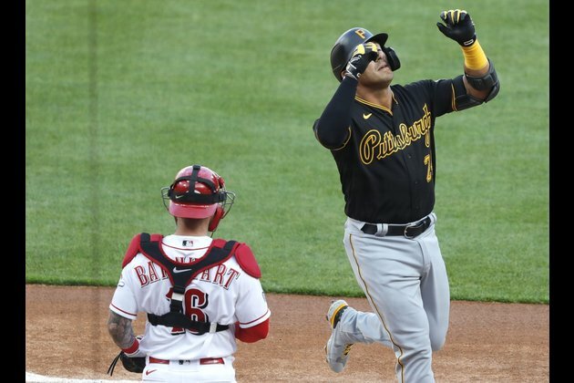 Padres cruising into road series against Pirates