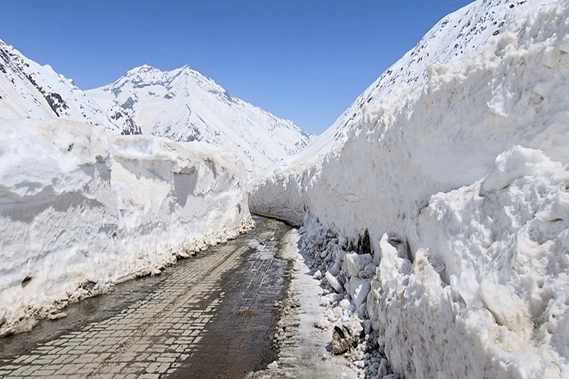 At least seven dead including 5 foreign climbers in Nepal avalanche