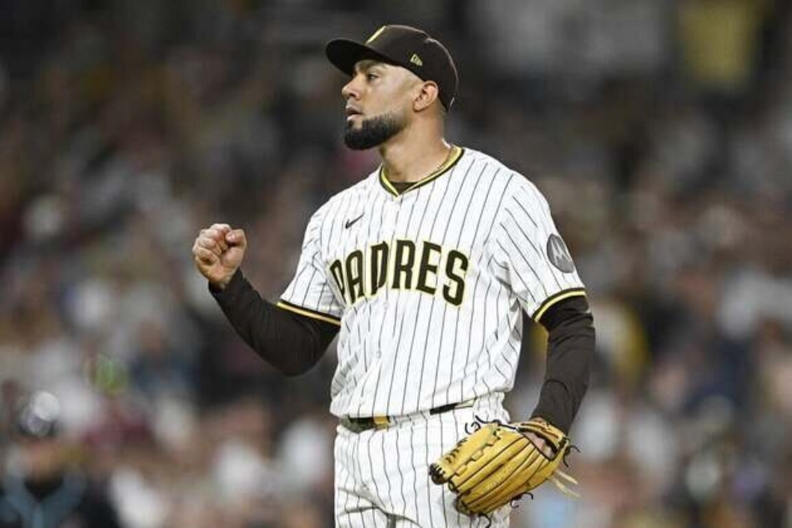 Braves reel in RHP Robert Suarez on 3-year, $45M deal