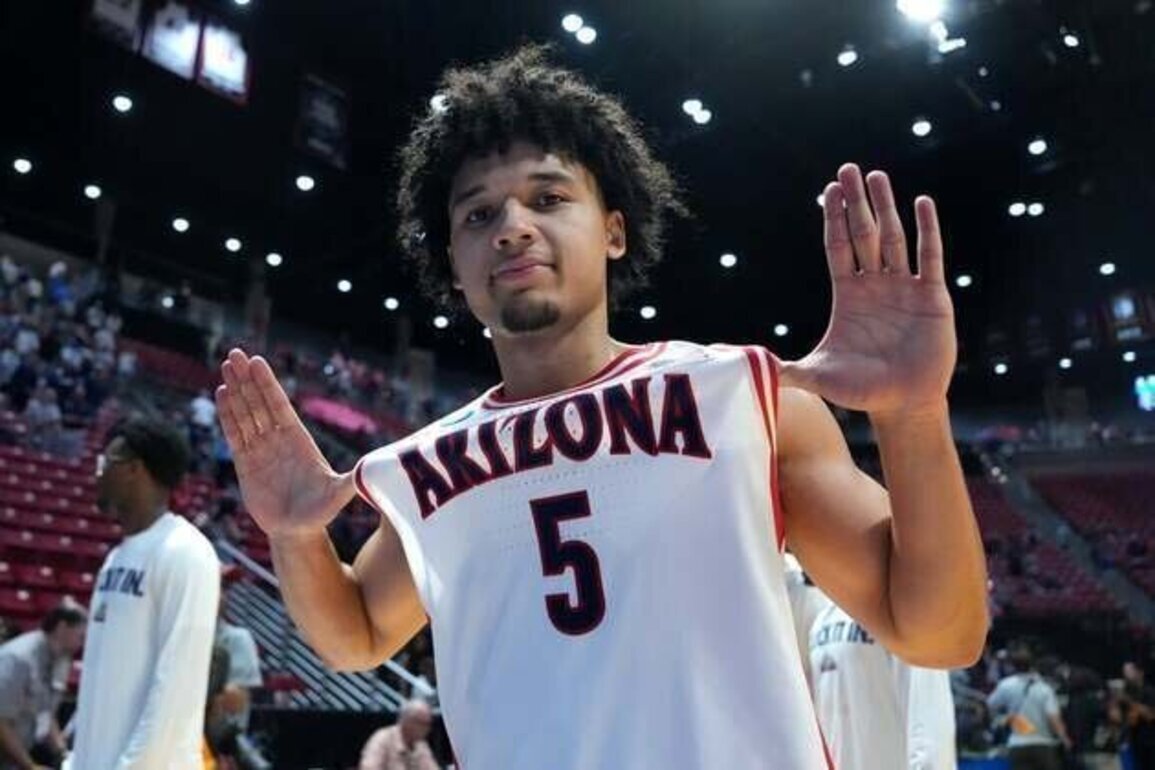 Arizona, Michigan vault to NCAA Tournament title favorites