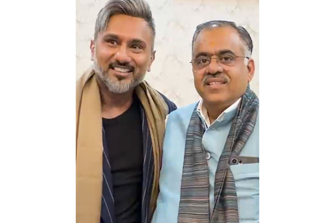 Singer Honey Singh meets BJP's Tarun Chugh, discusses drug-free Punjab campaign