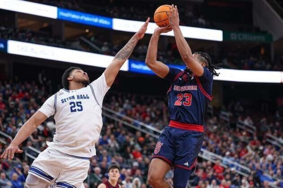 No. 18 St John's tops Seton Hall to clinch share of Big East title