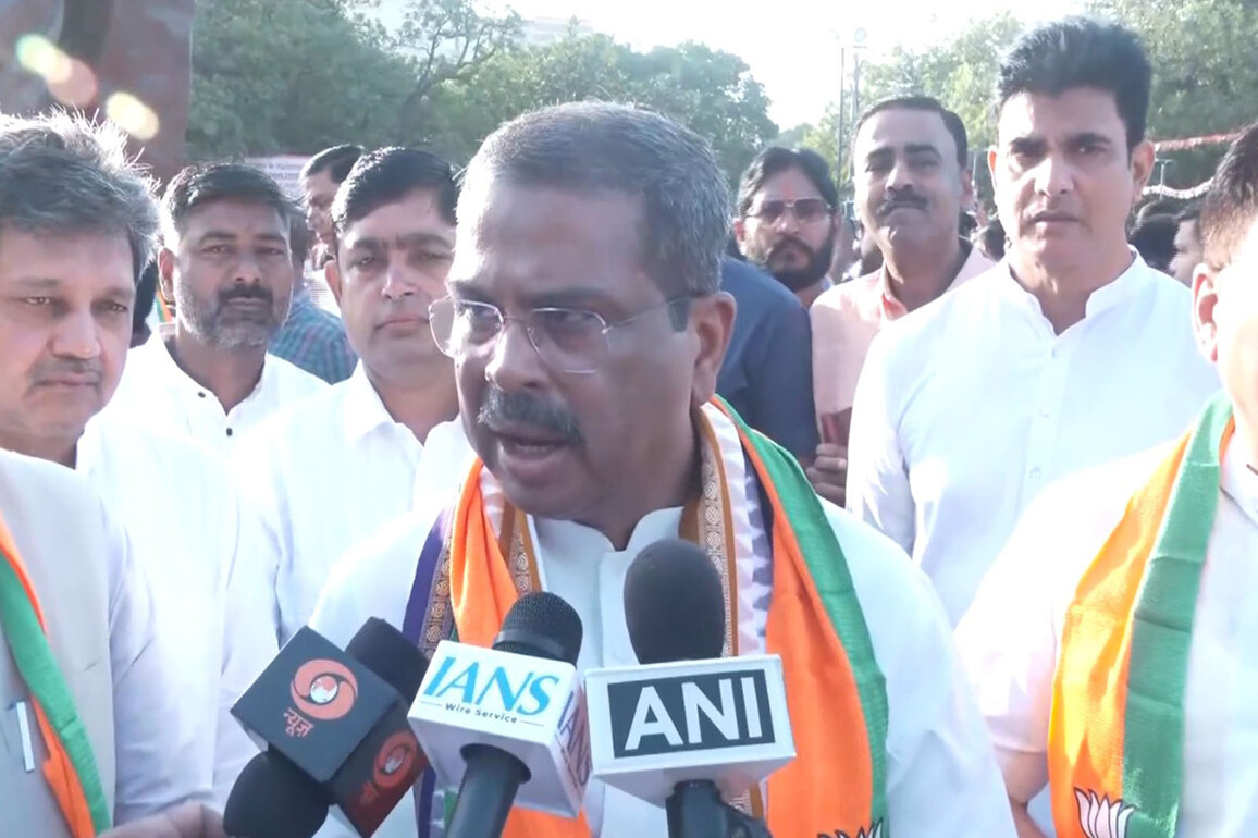 Dharmendra Pradhan, BJP's Virendraa Sachdeva pay tribute to Deendayal Upadhyaya on 109th birth anniversary