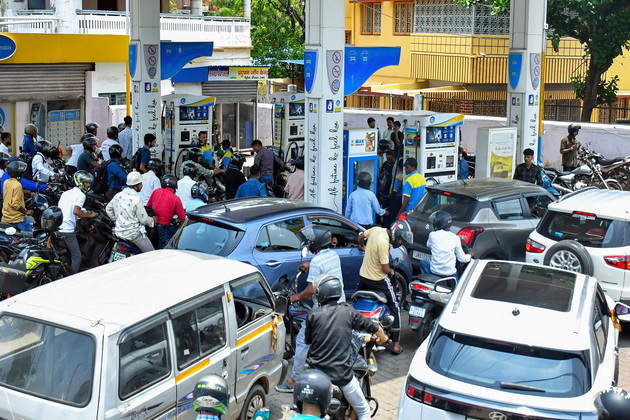 "Modi govt looting citizens, only cares about profits of oil companies": Congress laments fresh fuel price hike