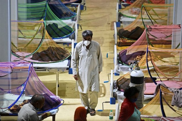 Lifesaving oxygen aid arrives in India as death toll hits new record