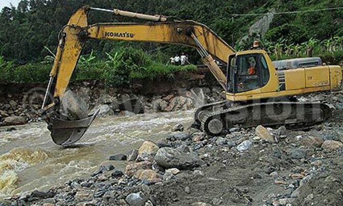 Works on Nyamwamba river start after flood disaster Works on Nyamwamba river start after flood disaster
