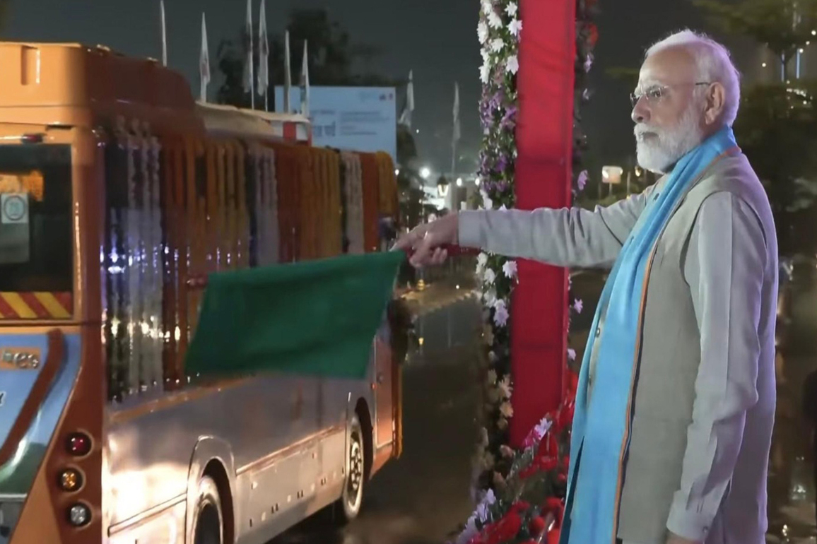 Gujarat: PM Modi flags off 25 e-buses worth Rs 30 crore at Statue of Unity, marking launch of comfortable and eco-friendly transportation service for tourists