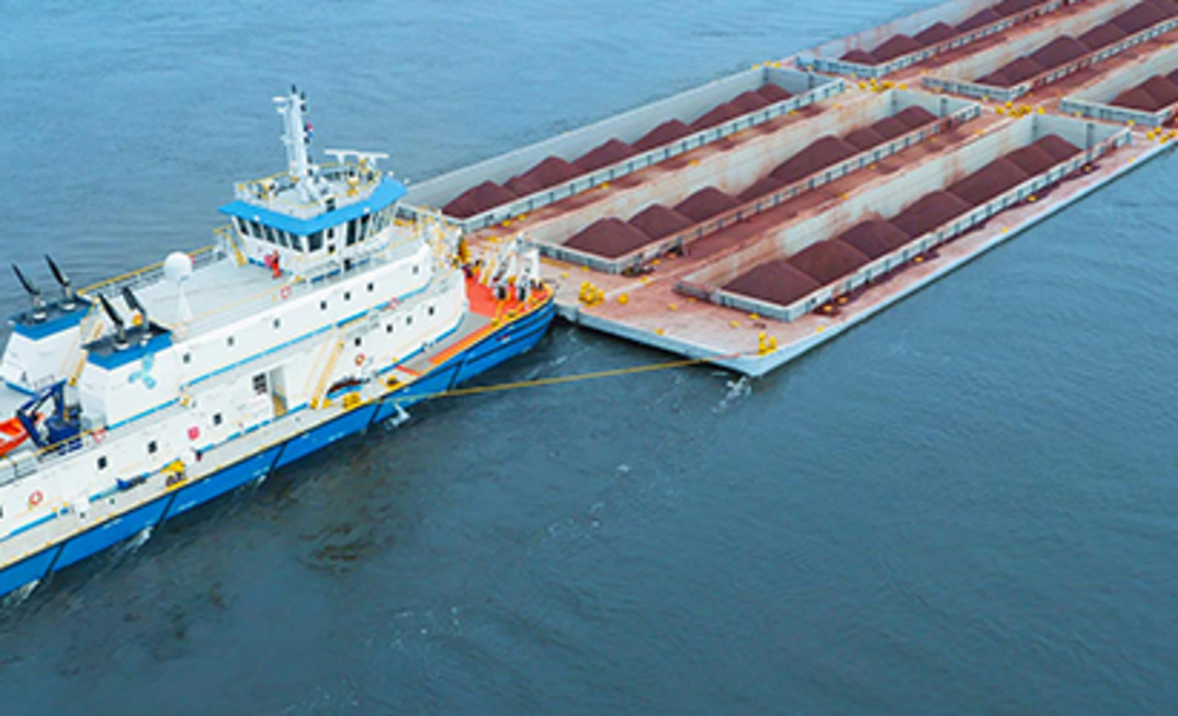 Transporte de minério no Rio Paraguai