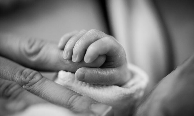 Mother or baby die in child birth every 11 seconds: UN Mother or baby die in child birth every 11 seconds: UN