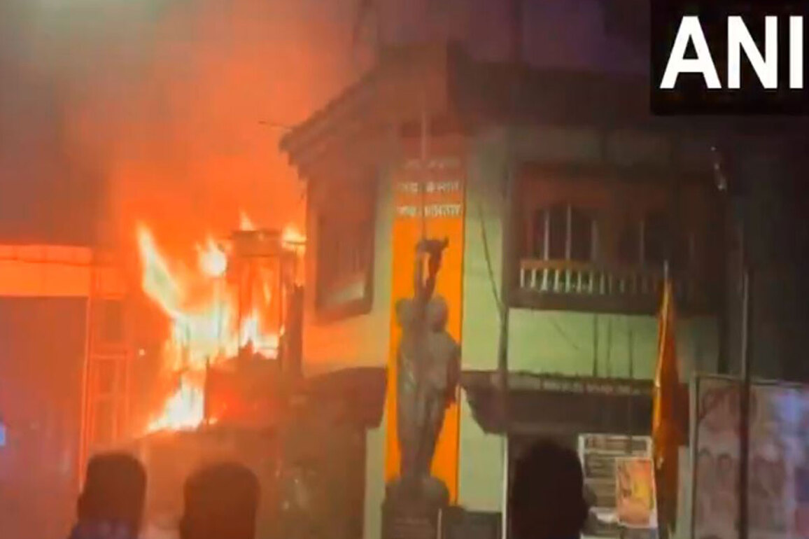 Mumbai: Fire breaks out at firecracker shop in Malad, no loss of lives, says police