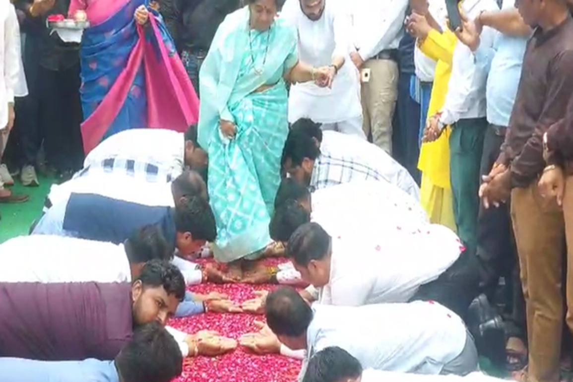 After 19 years, soldier Gajendra Rao Surve's parents receive new home built through public support in MP's Ujjain