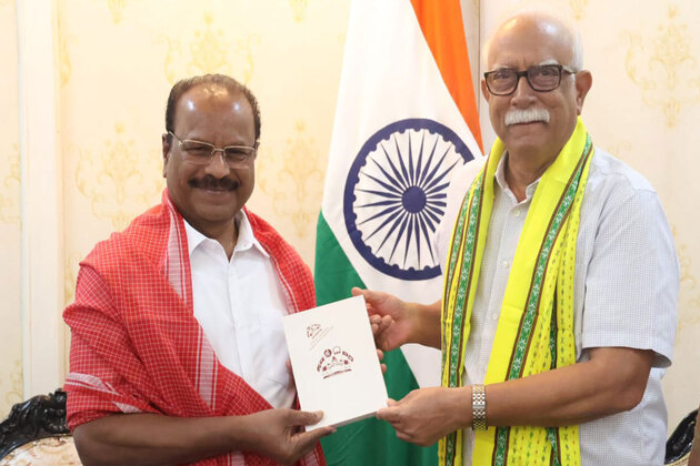 Tripura Governor welcomes Goa Governor in Agartala