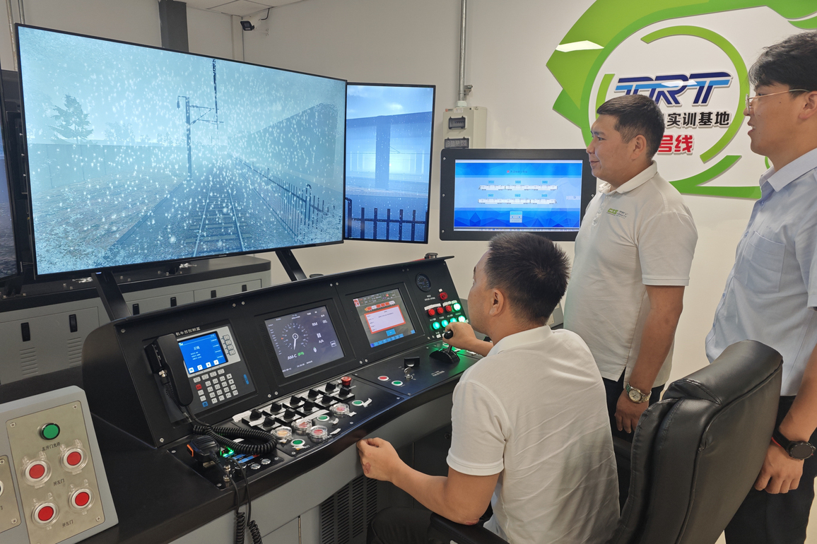 CHINA-TIANJIN-KAZAKHSTAN-DRIVER-LIGHT-RAIL DRIVING SKILLS-TRAINING SESSION-COMPLETION (CN)