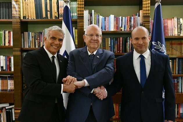 Israel to dissolve government, replace prime minister