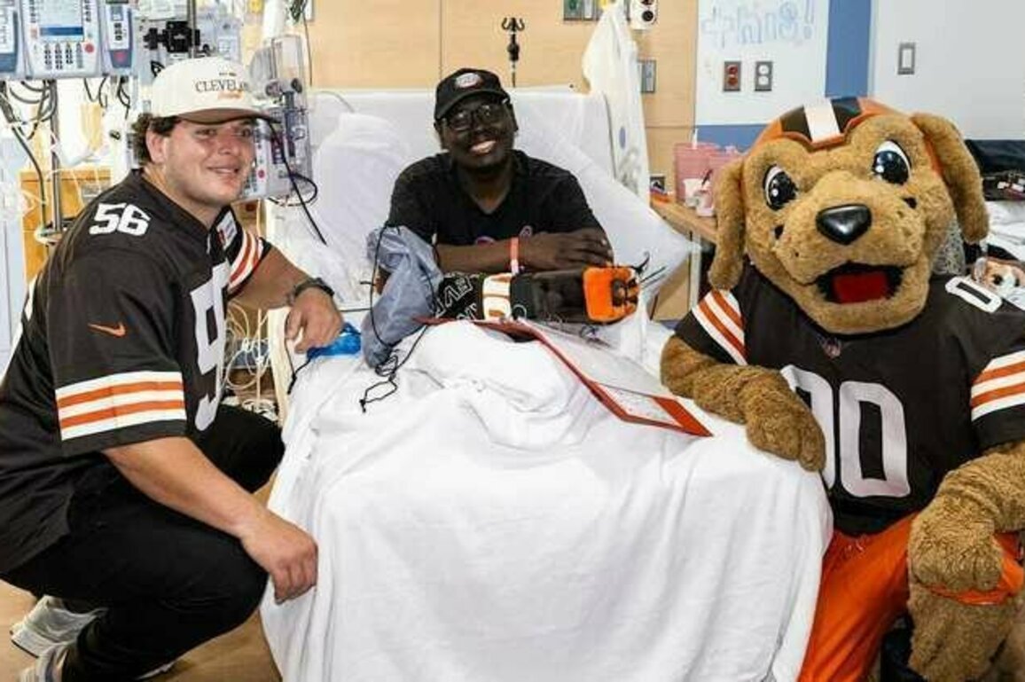 Browns hold Browns Give Back Tuesday Visit at University Hospitals