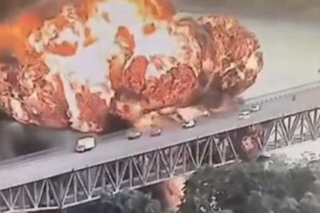 Massive explosion rocks bridge in Panama (VIDEOS)