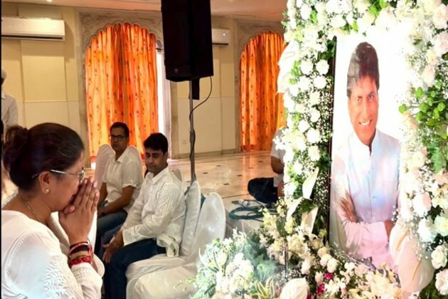 Host of celebrities turn up for Raju Srivastava's prayer meet