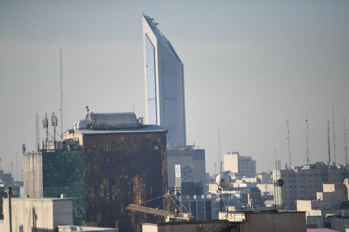 U.S.-Iran tensions raise regional concerns as Tehran signals willingness for talks