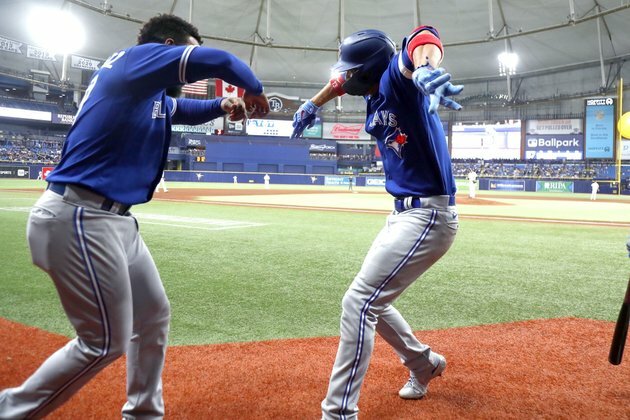 Jays top Rays, maintain lead for 2nd AL wild card
