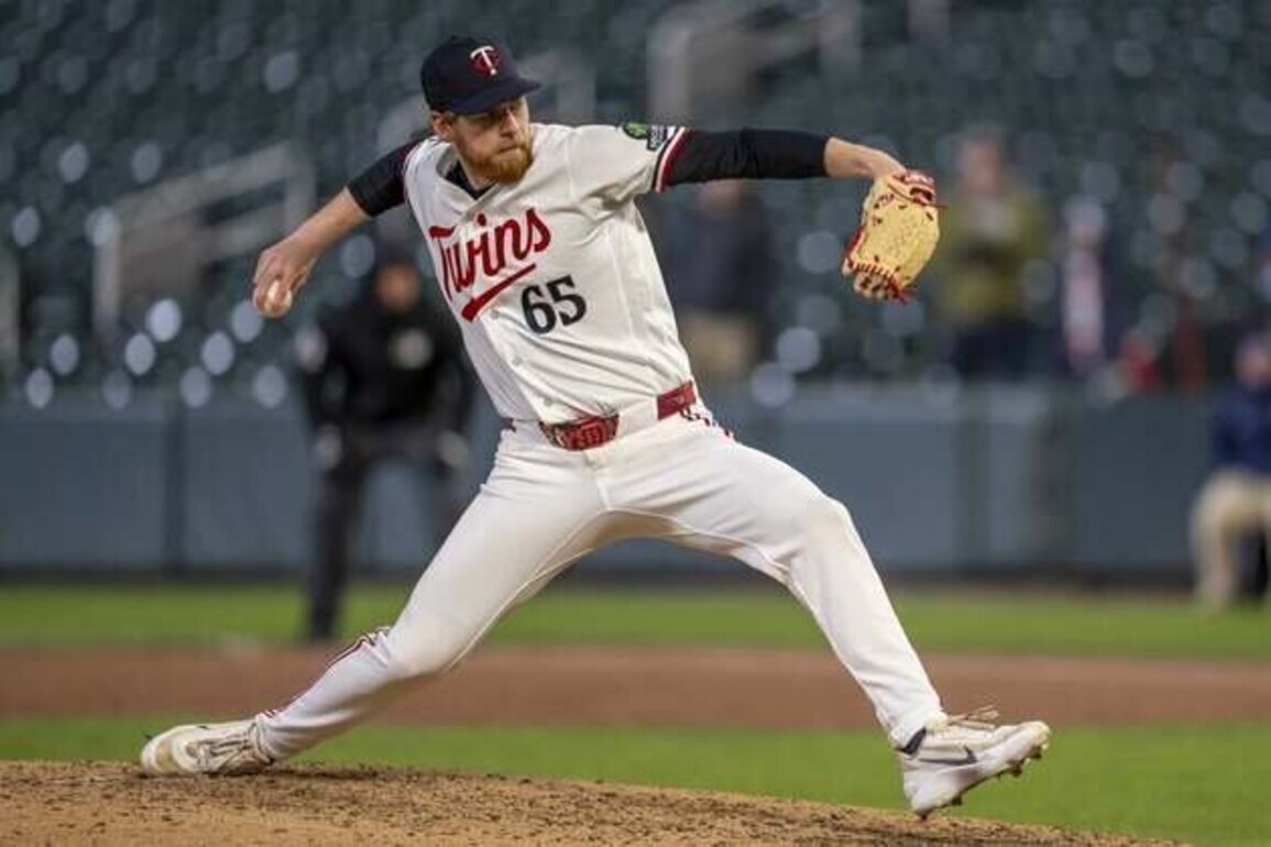 Twins place RHP Cody Laweryson, 3B Royce Lewis on IL