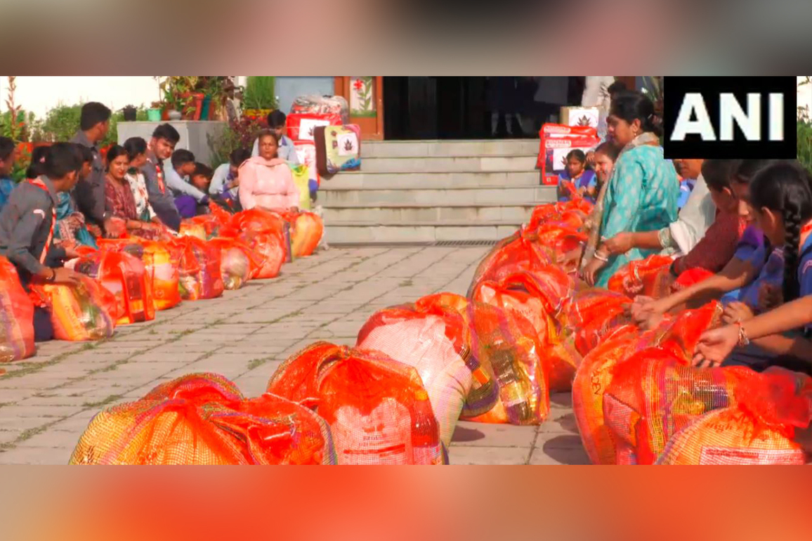 Udhampur: Students and teaching staff extend relief to disaster-hit families