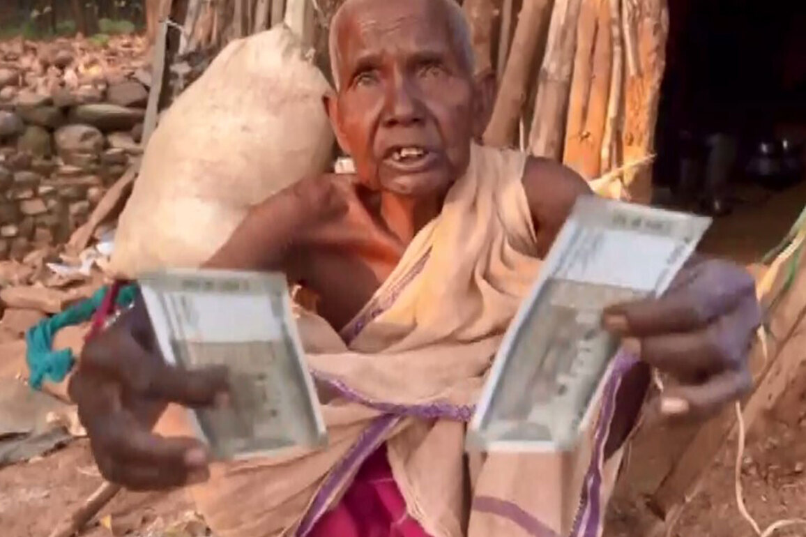Odisha: ADM assures housing to 70-year-old woman living in polythene hut for over a decade