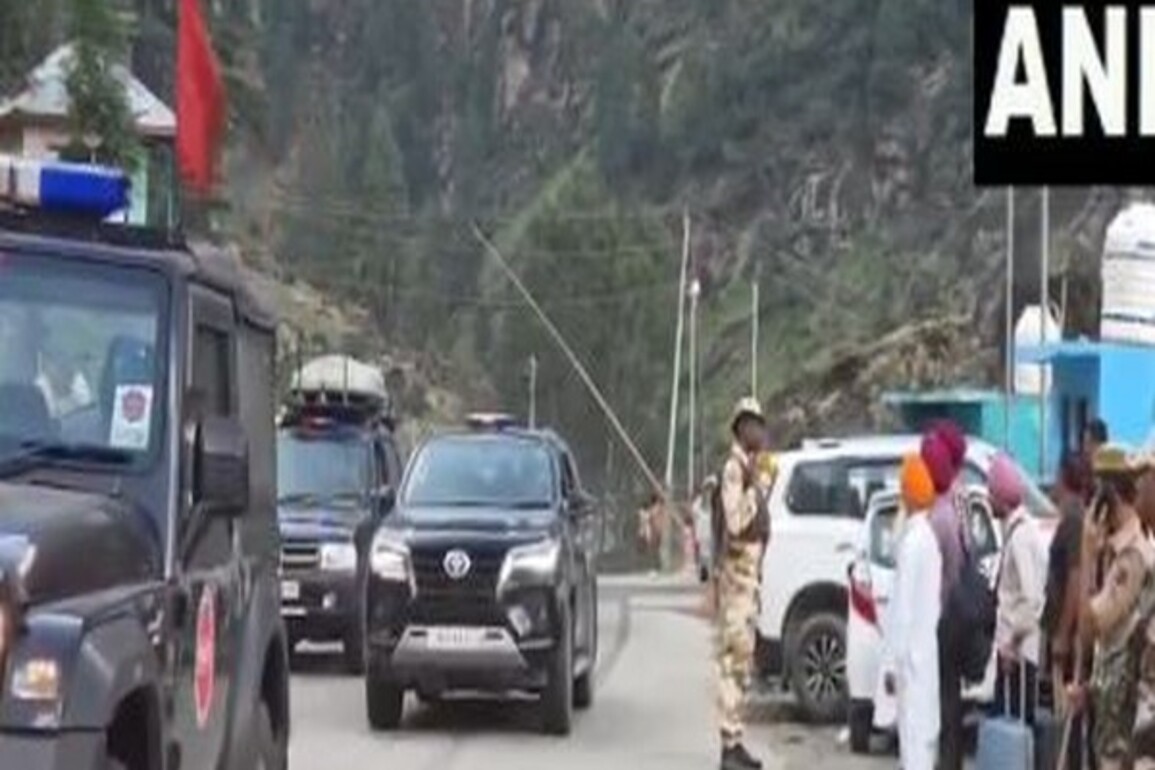 J-K: CM Omar Abdullah visits Kishtwar to assess flash flood damage