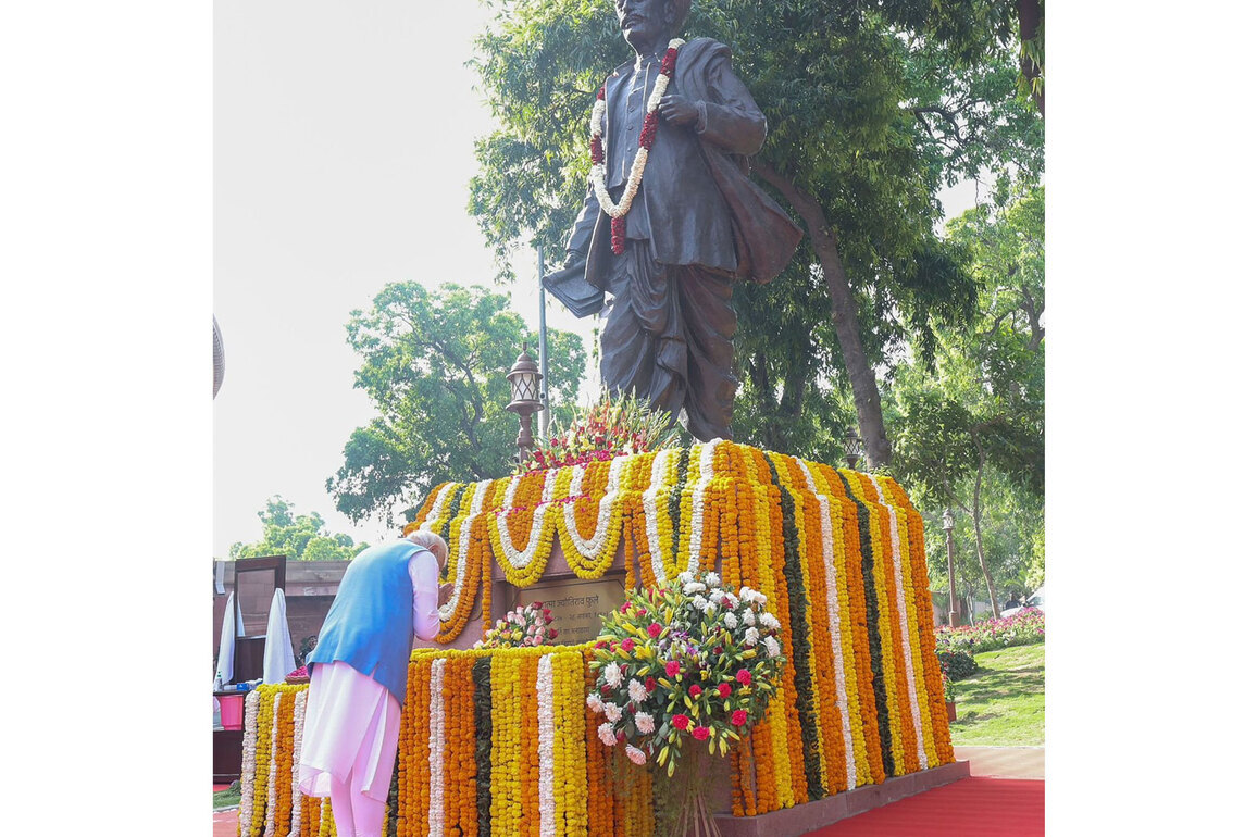 "May Mahatma Phule's ideals continue to give strength and hope," says PM Modi after paying tribute at Parliament complex