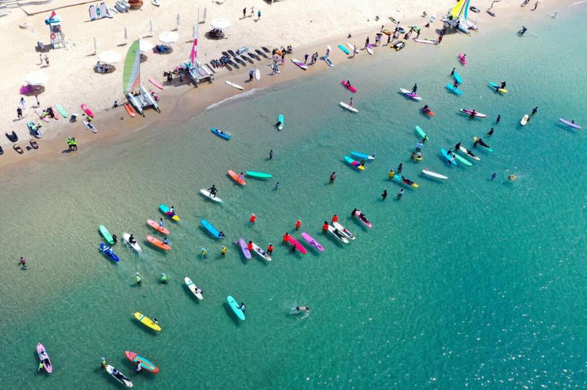 Russian visitors drawn to south China's Sanya by sun, sea, medicine