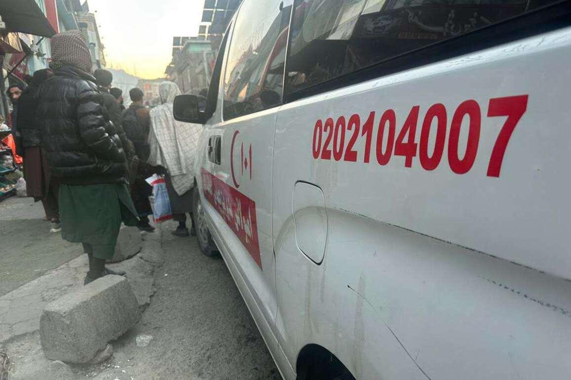 Photo Flash | Explosion rocks downtown Kabul, causing civilian casualties