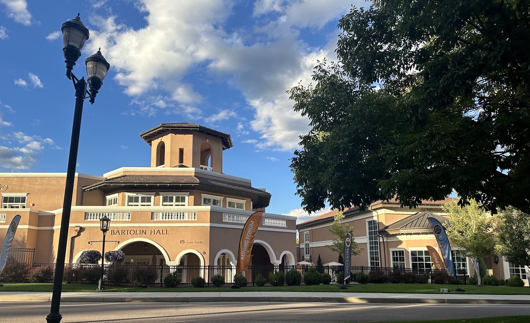 Gold miners flock to Colorado Springs