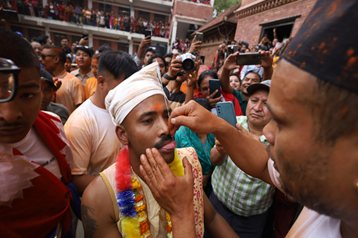 Nepal: Bode's 30-year-old Sujan Bagh Shrestha continues century-old annual tongue piercing tradition