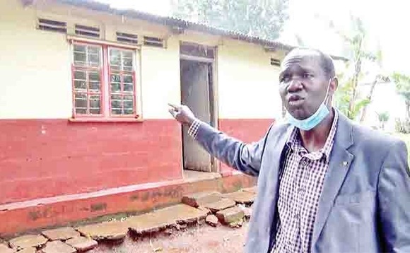 Batwala ng’alaga ennyumba ye eyatundiddwa. Batwala ng’alaga ennyumba ye eyatundiddwa.