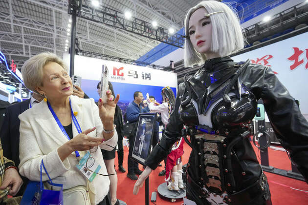 Foreign businesses deepen roots in Chinese market through int'l trade fair