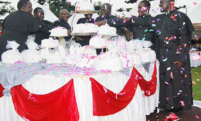 Pope Benedict XVI hails six Ugandan priests Pope Benedict XVI hails six Ugandan priests