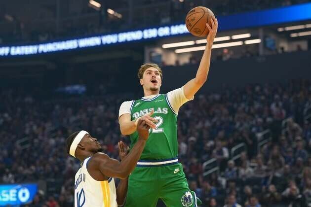 Anthony Davis ailing as Mavericks visit Kings