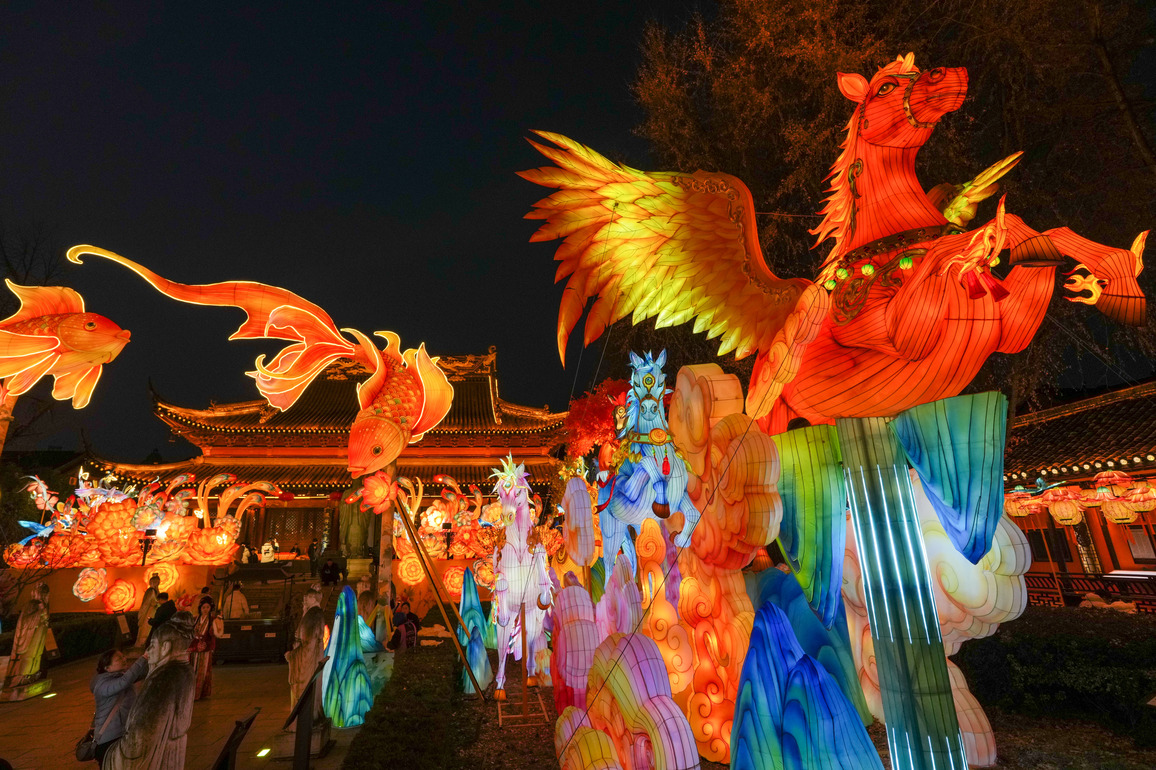 CHINA-JIANGSU-NANJING-LANTERN DECORATION-NEW YEAR (CN)