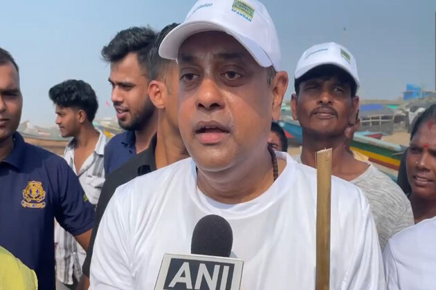 BJP MP Sambit Patra, actor Jaya Prada participates in cleanliness drive at Puri beach