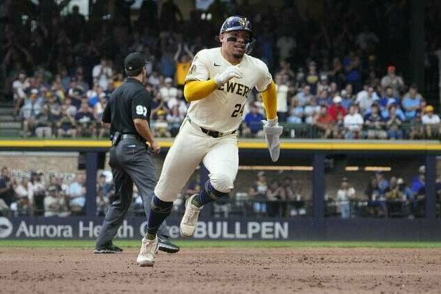 Dominant Brewers take on playoff-hopeful Reds in 3-game set