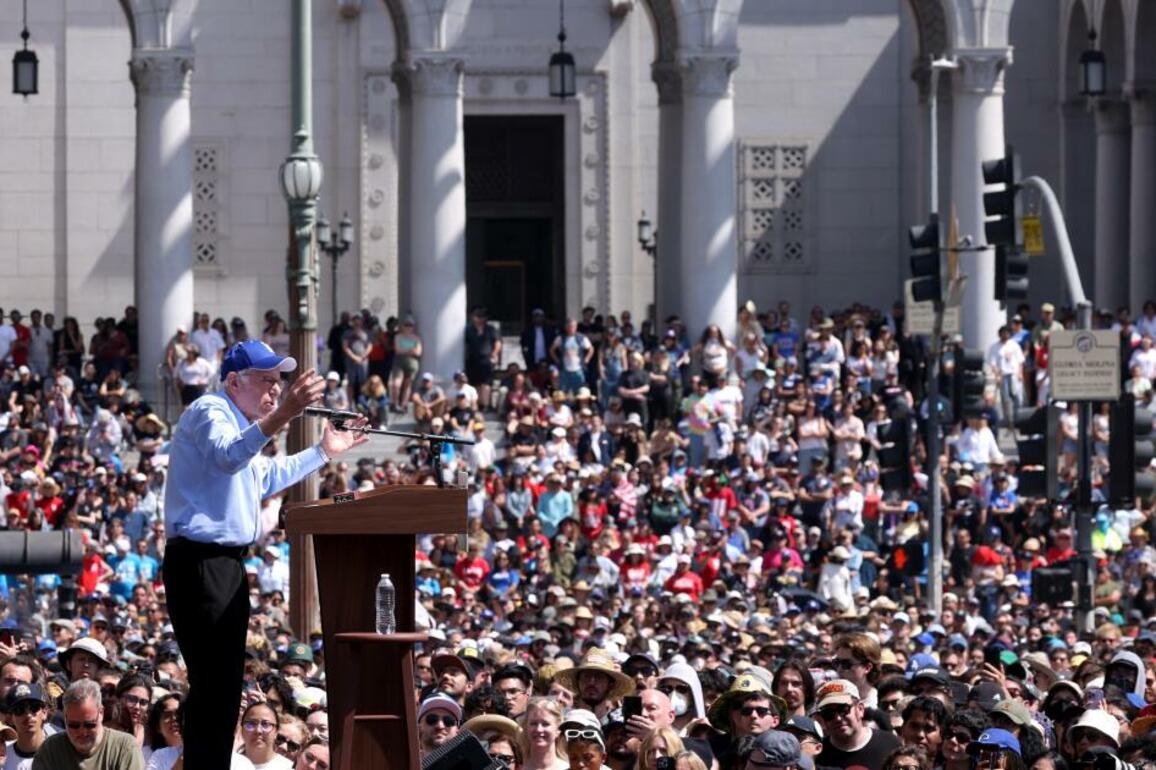 At L.A. rally, Bernie Sanders says U.S. facing 'extraordinary danger'