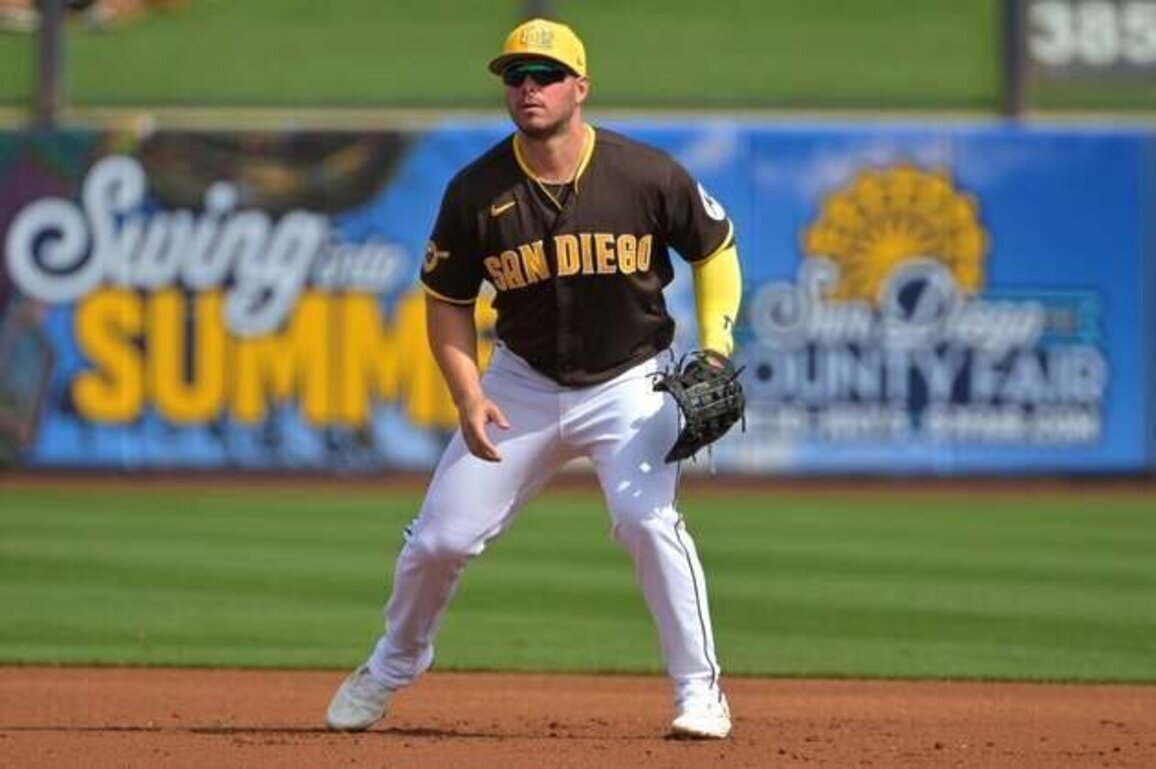 Report: Padres to add 1B Ty France on Opening Day roster