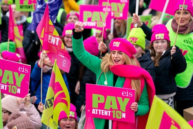 UK Nurses Join Other Striking Staff in 2 December Walkouts