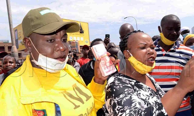 Commotion as Maama Fiina, Full Figure carry sh8m to New Taxi Park